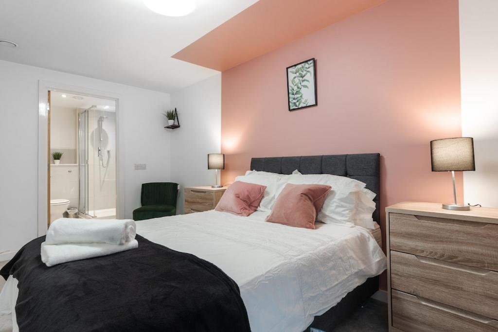 City Living Penthouse Apartment With Parking Manchester Bagian luar foto