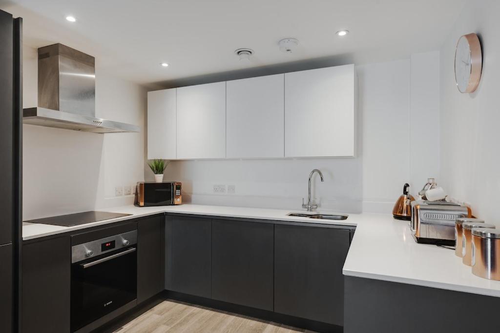City Living Penthouse Apartment With Parking Manchester Bagian luar foto